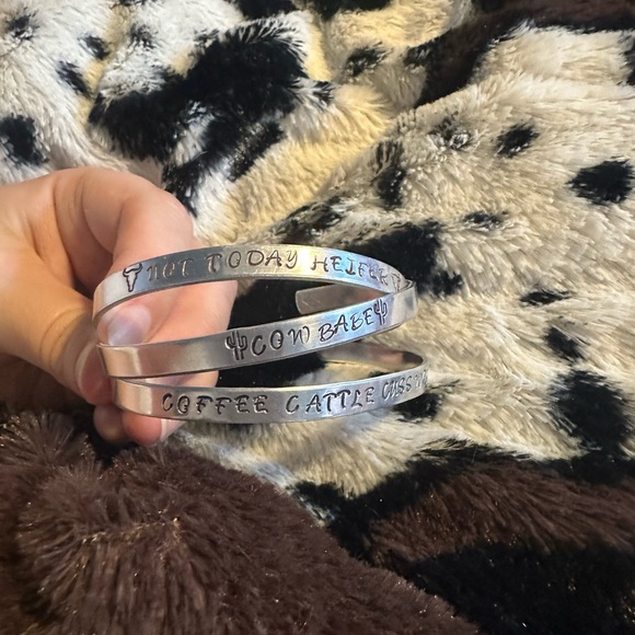 Custom engraved wester bracelet - Picture 2 of 5